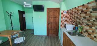 Отель Luxor Inn & Suites Черновцы Улучшенный трехместный номер-3