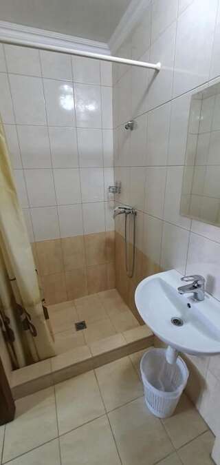 Отель Luxor Inn & Suites Черновцы Улучшенный трехместный номер-14