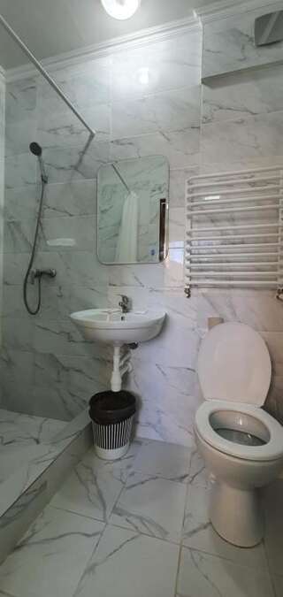 Отель Luxor Inn & Suites Черновцы Стандартный двухместный номер с 1 кроватью-6